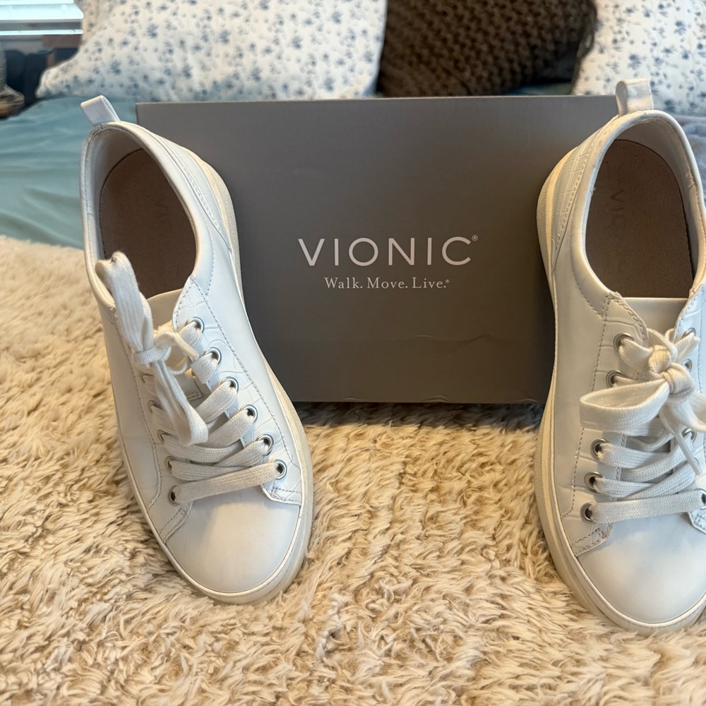 Vionic White Sneakers with Supportive Sole and Minimalist Design